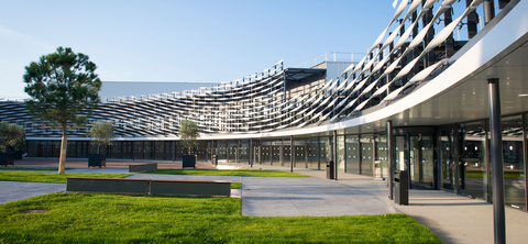 airbus-leadership-university-stage-image-2.png